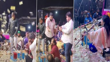 Gujarat: Devotees Shower Notes on Bhajan Singer Kirtidan Gadhvi During Fund Raising Event in Navsari, Nearly Rs 50 Lakh Donations Received (Watch Video)