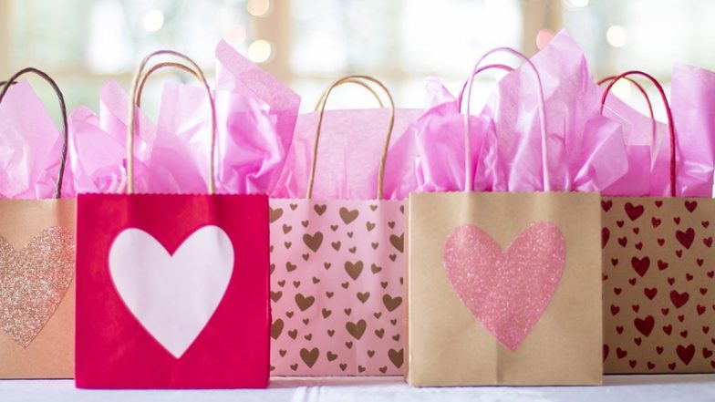 Last-Minute Secret Santa Gift Ideas for Christmas 2022: From Beauty Hamper to Wine Glasses, Here Are Exclusive Gift Ideas for Your Loved Ones