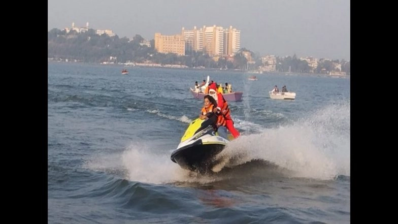 Christmas 2022: Madhya Pradesh Tourism Organises Santa Claus Water Scooter Ride in Bhopal on Christmas Eve