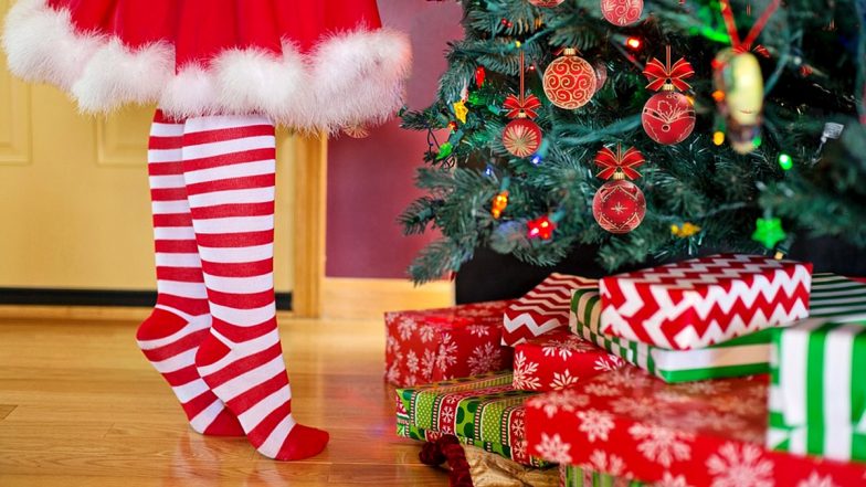 From Decorating House to Waiting for Santa To Arrive, Is the New New Generation Drifting Away From Merry Christmas Traditions? | LatestLY