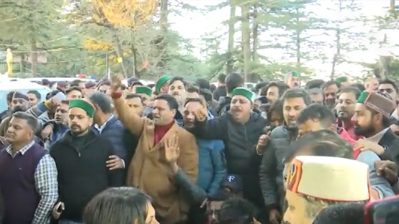 Pratibha Virbhadra Singh's Supporters Raise Slogans in Shimla Against Party's Decision to Make Sukhwinder Singh Sukhu New CM of Himachal Pradesh (Watch Video)