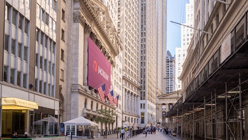 Stocks Fall Broadly on Wall Street; Southwest Losses Mount