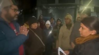 Joshimath Land Subsidence: Angry Residents Block DM’s Vehicle Going to Inspect Relief Camps, Have Heated Argument With SDM Kumkum Joshi (Watch Video)