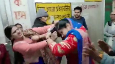 Uttar Pradesh: Ugly Fight Breaks Out Between Woman Health Worker and Patient’s Attendant Inside Hardoi Hospital (Watch Video)