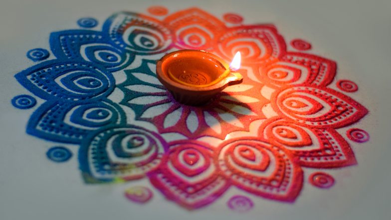 Sankranthi Muggulu Designs 2023 and Makar Sankranti Rangoli Patterns: Get Easy and Beautiful Patterns To Get Your House Decked Up and Ready for the Harvest Festival (Watch Videos)