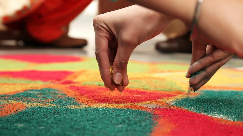 Simple Rangoli Designs for Makar Sankranti 2023: Sankranthi Muggulu Patterns and Kolam Designs To Celebrate the Auspicious Occasion (Watch Videos)