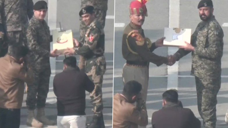 Republic Day 2023: BSF Exchanges Sweets with Pakistan Rangers at Attari-Wagah Border on India's 74th R-Day (See Pics)