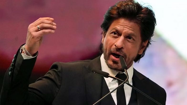 Shah Rukh Khan Schools a Troll Who Calls Pathaan a 'Disaster' and Asks The Superstar to Take Retirement!