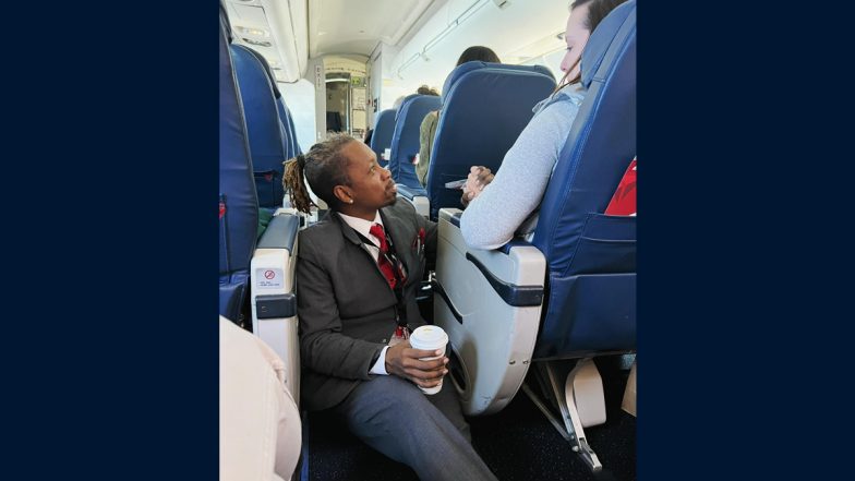 Delta Flight Attendant Sits on Floor, Holds Jittery Flyer's Hand to Comfort Her; Heartwarming Photo Goes Viral