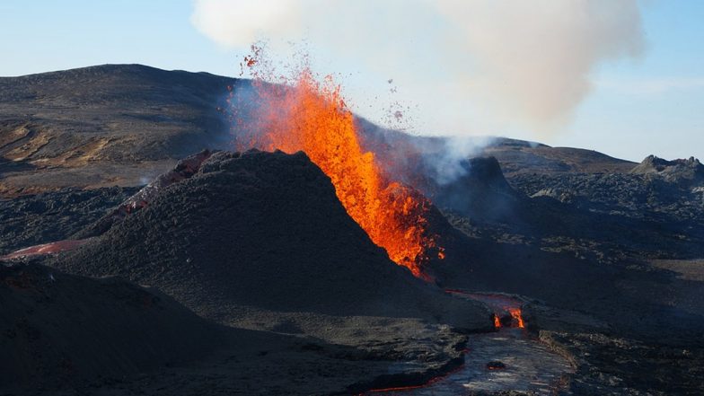 Indonesia: Marapi Volcano Erupts, Throws Up Ash Up to 300 Meters in Sky