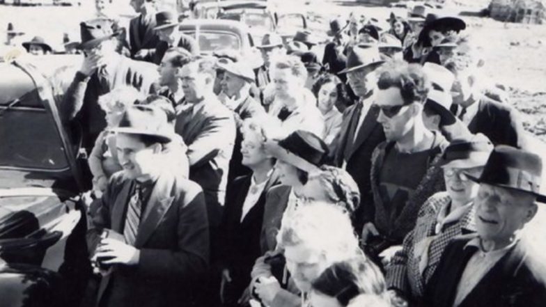 'Time Traveller' John Titor Captured in 1941 Photo? Here's a Fact Check of Viral Image That Show Man Wearing 'Clothing From 2000s' at Event Held in 1940s