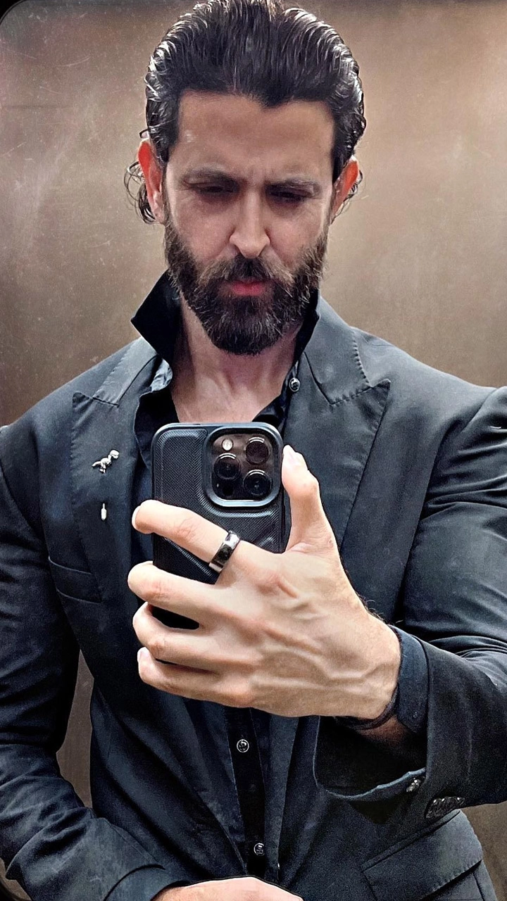 Hrithik Roshan Birthday: Swipe Right to See Superstar's Dapper Fashion Choices!