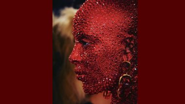American Singer Doja Cat Made Heads Turn With Her All-Red Sparkling Look at Paris Fashion Week; Covered Herself With 30,000 Swarovski Crystals (View Pic and Video)