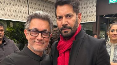 Aamir Khan Flaunts Salt-Pepper Look With White Beard and Black Suit, Poses With Singer Jasbir Jassi (View Pics)