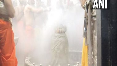 New Year 2023: Priests Perform ‘Bhasma Aarti’ at Mahakaleshwar Temple in Ujjain on First Day of New Year (Watch Video)