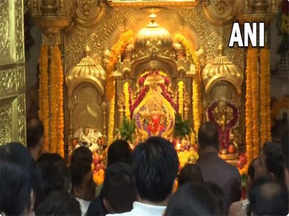 New Year 2023: Morning ‘Aarti’ Performed at Siddhivinayak Temple in Mumbai on First Day of New Year 2023 (Watch Video) | ???? LatestLY