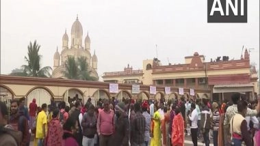India News | Kolkata: Devotees Offer Prayers at Dakshineswar Kali Temple on Occasion of New Year