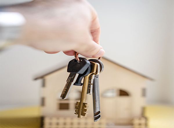 World News | Canada Bans Foreigners from Buying Property After Surge in Property Prices