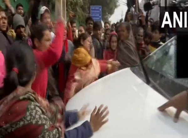 India News | People Protest Outside Sultanpuri Police Station over 'inaction' in Kanjhawala Death Case