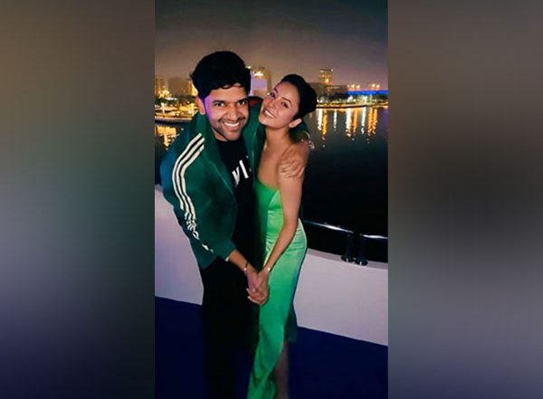 Entertainment News | A Look at Shehnaaz Gill, Guru Randhawa's Romantic Poster of 'Moon Rise'