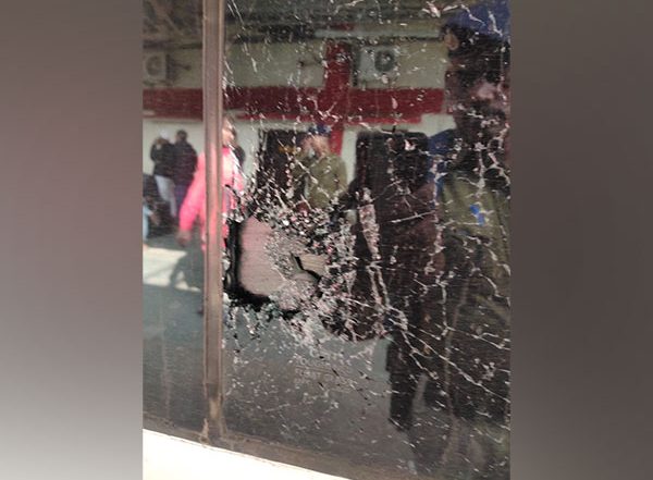West Bengal: Window Panes Damaged as Stones Pelted at Vande Bharat Express, Second Attack in 24 Hours (See Pic)