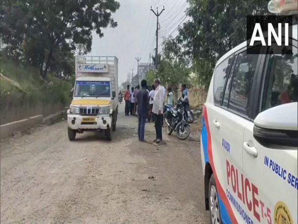 Chennai Road Accident: Woman Techie Dies After Her Two-Wheeler Hits Pothole, Run Over by Truck - Vimarsana News