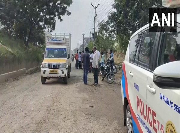 Chennai Road Accident: Woman Techie Dies After Her Two-Wheeler Hits Pothole, Run Over by Truck