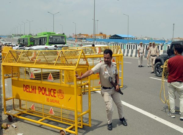 India News | Delhi Police Seeks Issuance of Look out Notice Against Man Accused of Peeing on Air India Co-passenger