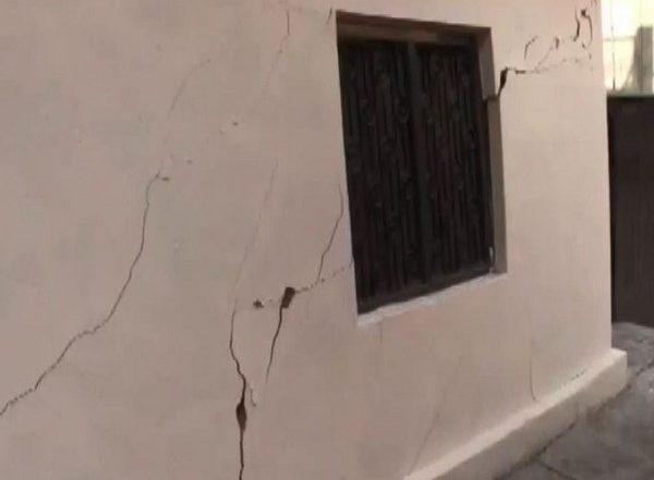 India News | 561 Establishments Reported Cracks, 38 Families Displaced: Chamoli Admin After Joshimath Subsidence