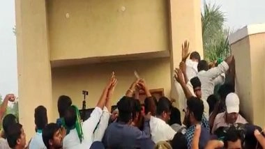 India News | Telangana: Farmers Protest Outside Collector's Office in Kamareddy Against Master Plan Draft