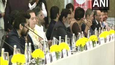 Entertainment News | Suniel Shetty Urges UP CM Yogi Adityanath to Help in Ending 'Boycott Bollywood' Trend