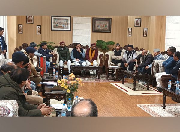 Joshimath Land Subsidence: Uttarakhand CM Pushkar Singh Dhami Chairs High-level Meeting with Administration Officials