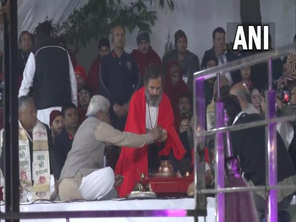 India News | Rahul Gandhi Offers Prayers, Performs Aarti at Brahma Sarovar in Haryana - Vimarsana News