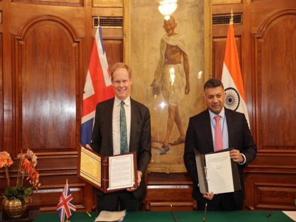 World News | India, UK Sign, Exchange Letters to Formalise Young Professional Scheme in London