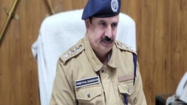 India News | Gurugram: Miscreants Arrested for Ramming Car into Liquor Shop to Get Alcohol