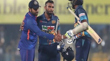 Sports News | Indian Pacer Shami Runs out SL's Skipper Dasun Shanaka at Non-strikers End During 1st ODI