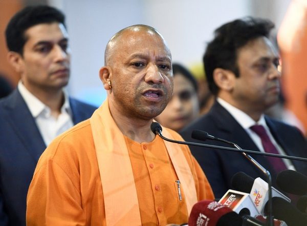 Uttar Pradesh: On CM Yogi Adityanath's Instructions, State Government Distributed 1.80 Lakh Blankets to Needy Over Past 10 Days