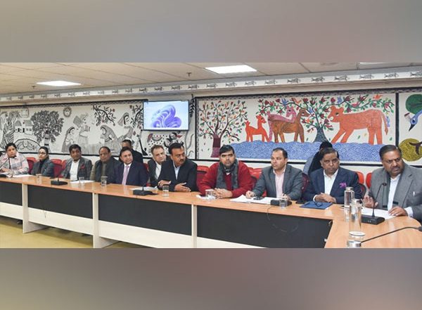Business News | Real Estate Sector Meets Environment Minister on the Issue of Construction Ban