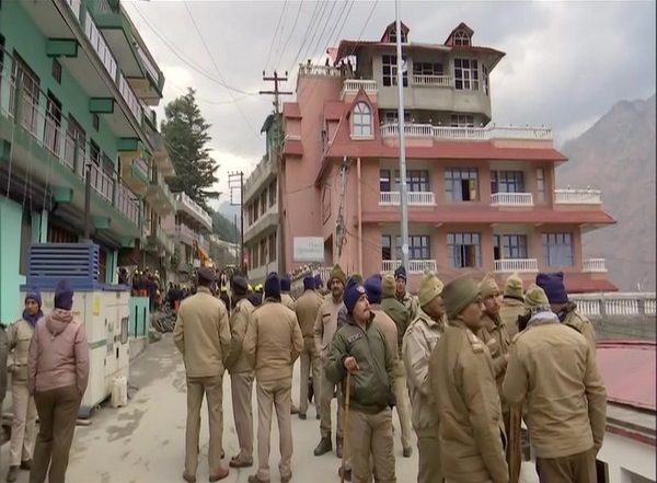 India News | Sinking Joshimath: Administration Starts Demolition of Precariously Standing Hotels