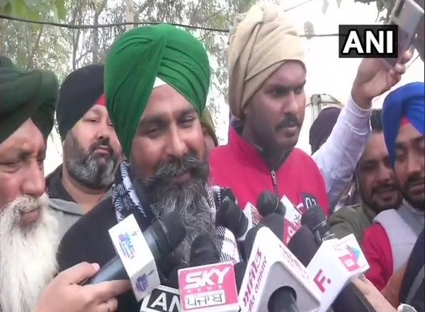 India News | Punjab Farmers Burn Copies of Corporate Rules Outside DC Office in Amritsar