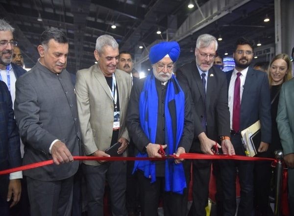 World News | Petroleum Minister Puri, Israeli Envoy Inaugurate IOC Phinergy Pavilion at Auto Expo