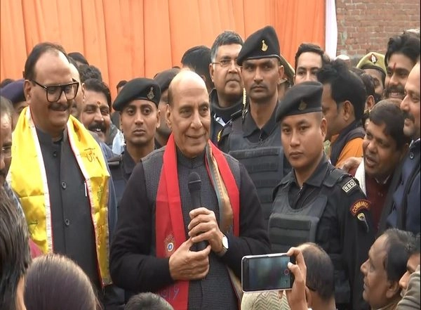 India News | Rajnath Meets with Members of Jatav Community in Lucknow