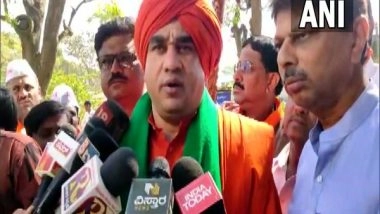 India News | Jaya Mrityunjaya Swami Protests in Front of K'taka CM's Residence, Detained by Police