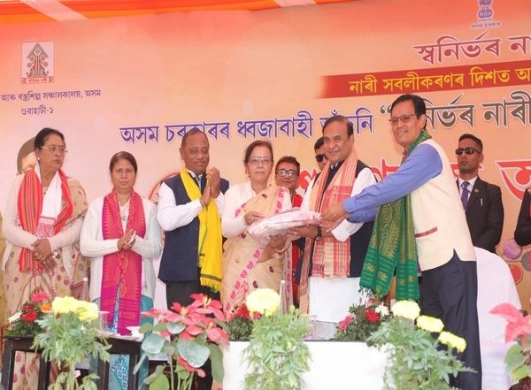 Business News | Assam Starts Large-scale Procuring of Hand-woven Items to Boost Handloom Industry