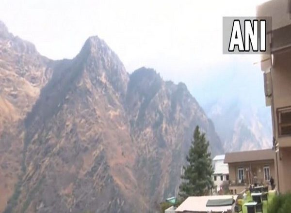 India News | Uttarakhand: Higher Mountain Ranges in Joshimath, Chamoli, Badrinath Receives Fresh Snowfall