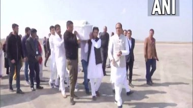 India News | MP: Mortal Remains of Sharad Yadav Brought to Bhopal, CM Shivraj Singh Chouhan Pays Last Respects