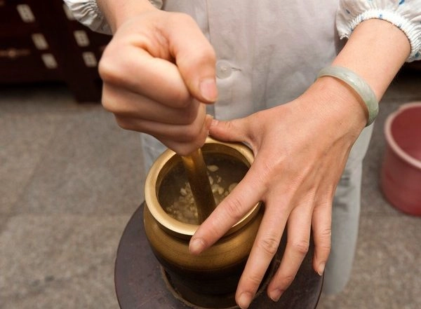 COVID-19 Surge in China: Xinjiang Officials Urge Hospitals to Use Traditional Uyghur Medicine to Treat Coronavirus