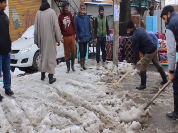 India News | Snow Clearance Drive Underway in Jammu & Kashmir's Anantnag - Vimarsana News