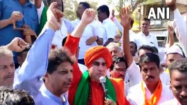 India News | Karnataka: Panchamsali Pontiff Stages Protest, Demands  Reservation for Community Under Category 2A