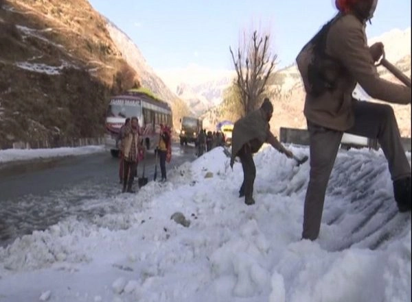India News | J-K: BRO Clears Snow on Kotranka Budhal Road in Rajouri District